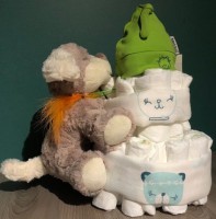 Pampertaart met knuffel en muts
